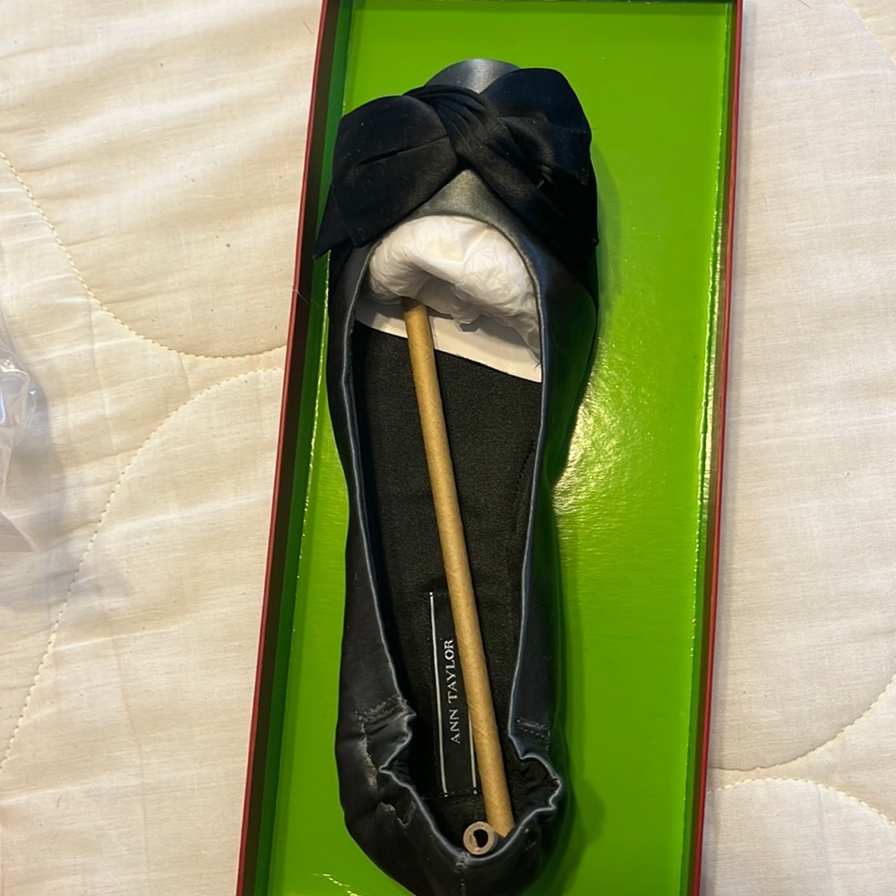 EUC: Ann Taylor Satin Ballet Flat SZ 7